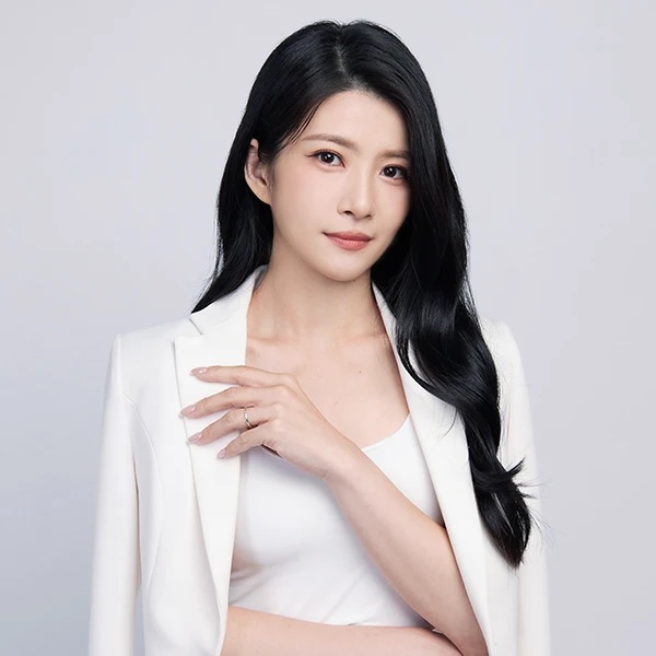 敘事型形象主頁的主視覺：門市拍攝的職業形象照